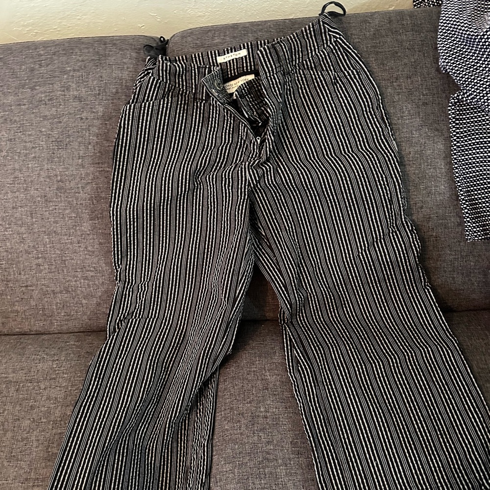 Women’s wide leg capris.
